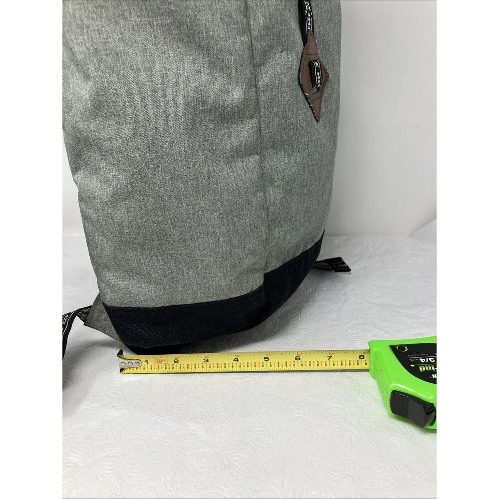 DAKINE TREK 26L Backpack  Gray Canvas Pre-owned and very clean